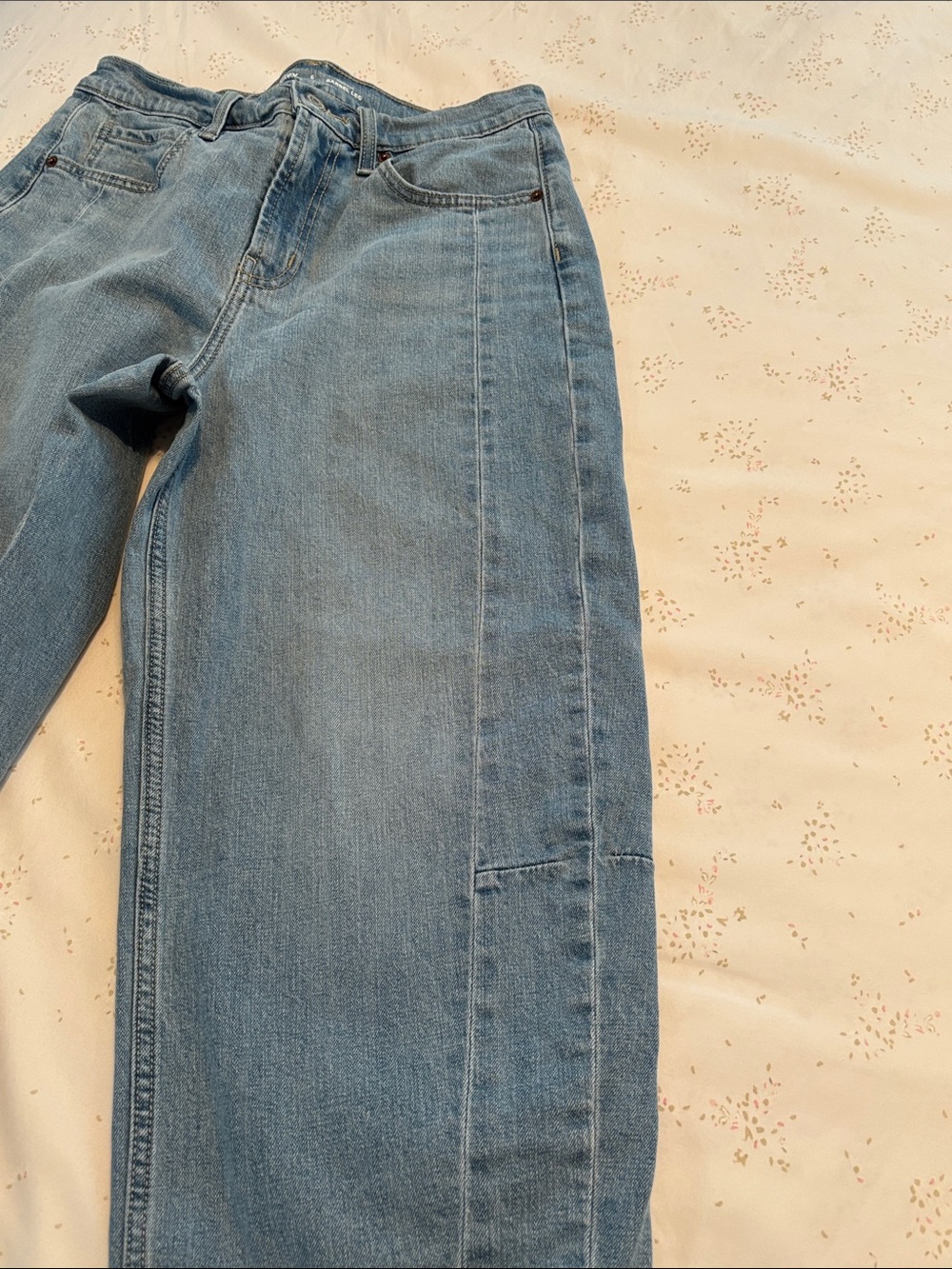 OLD NAVY BARREL LEG HIGH RISE JEANS in Size 6 - Picture 5 of 7